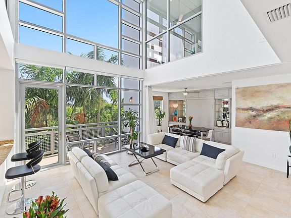2nd image of 365 SE 6th Avenue #306