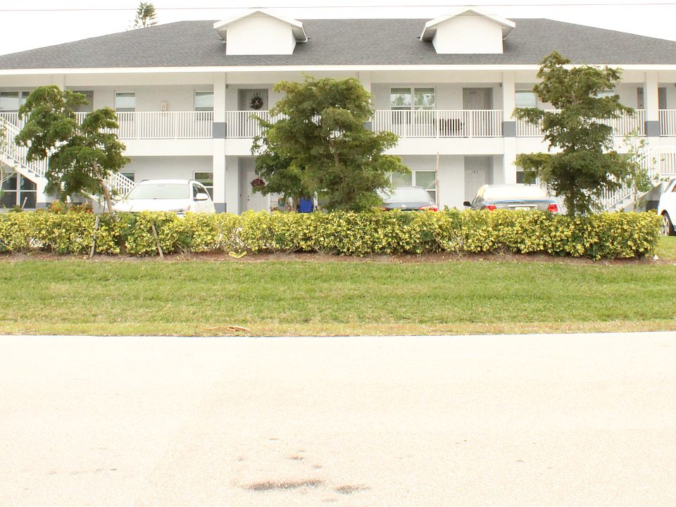 1st image of 912 SW 39th Ter #203