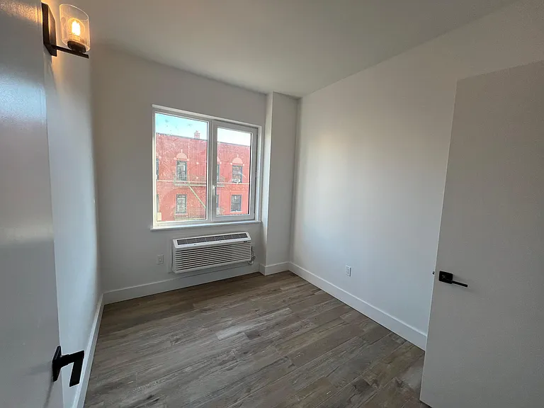 1801 Weeks Ave #6J — Photo 4