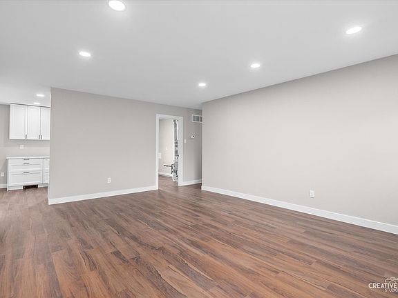 4th image of 337 Deerfield Dr