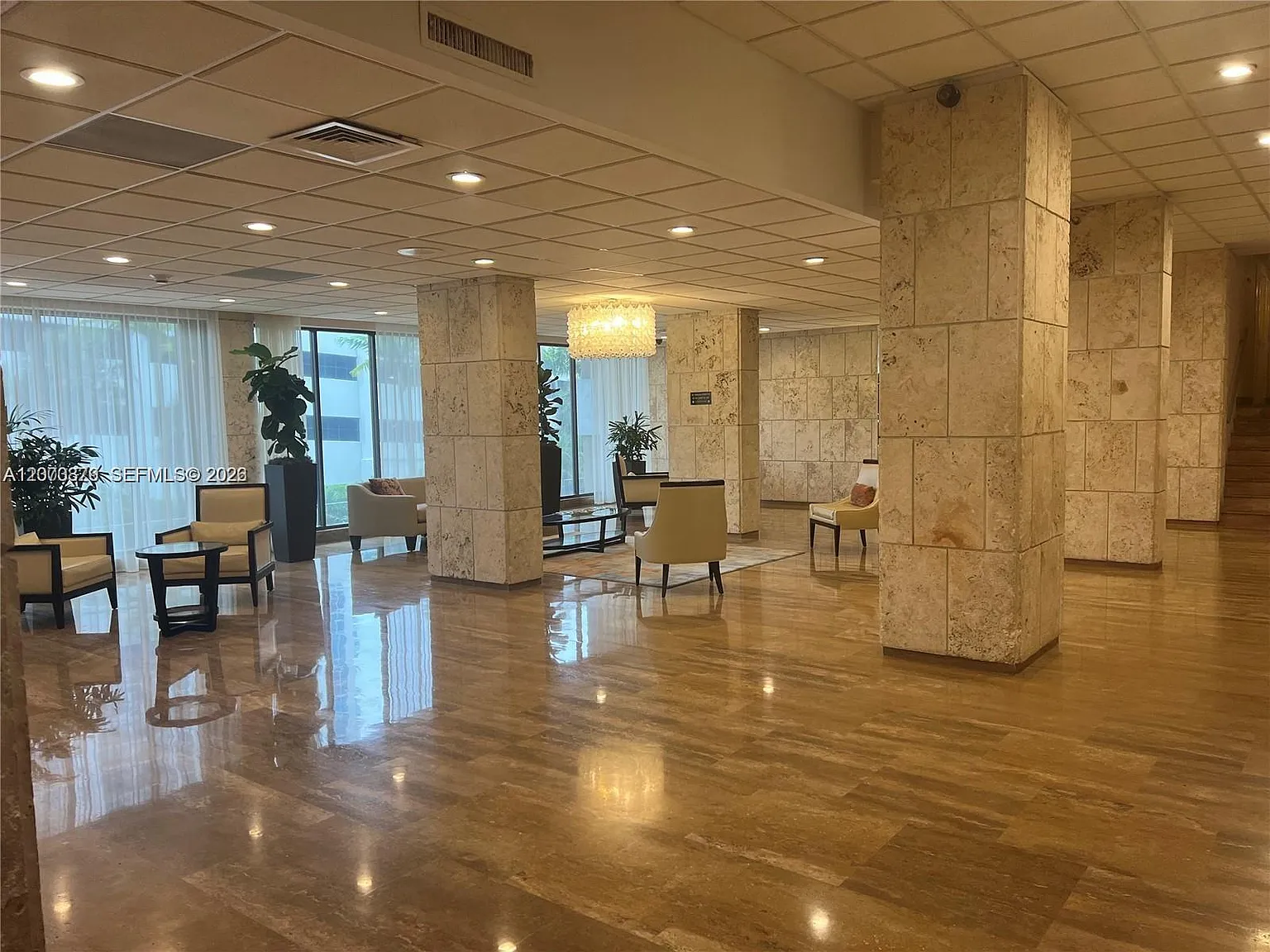 Hemispheres Condo — Photo 1