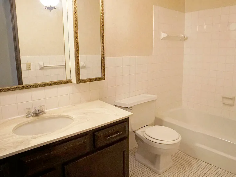 Priscilla Standish Apartments — Photo 23