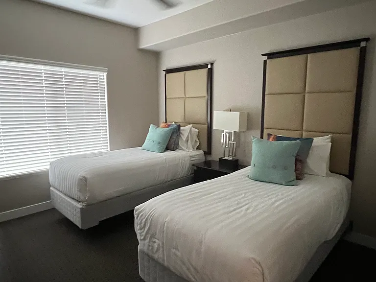 Second bedroom with two twin beds