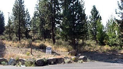 5th image of 19059 Mt McLoughlin Ln