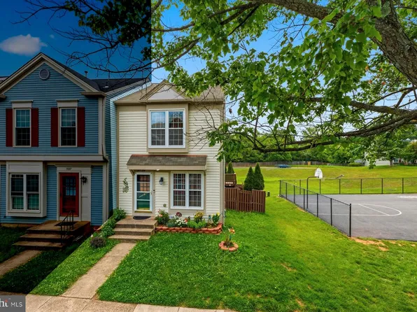 3029 McMaster Ct, Herndon, VA 20171