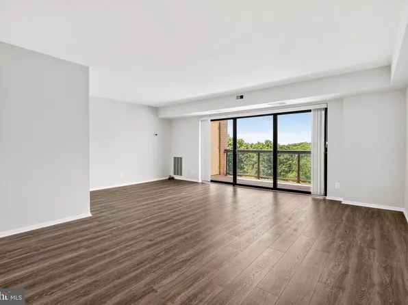 307 Yoakum Pkwy APT 802, Alexandria, VA 22304