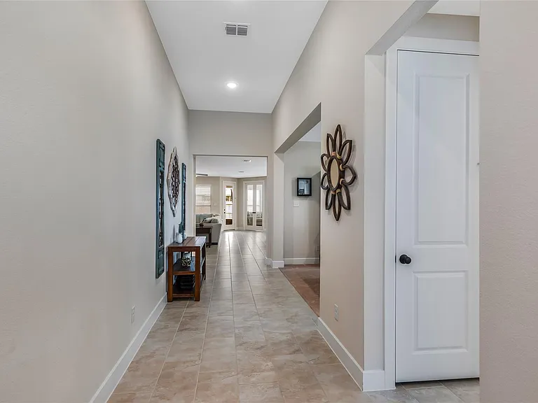 9211 Lowell Cliff Dr — Photo 4