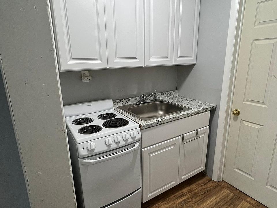 2nd image of 3B Hill St #3B