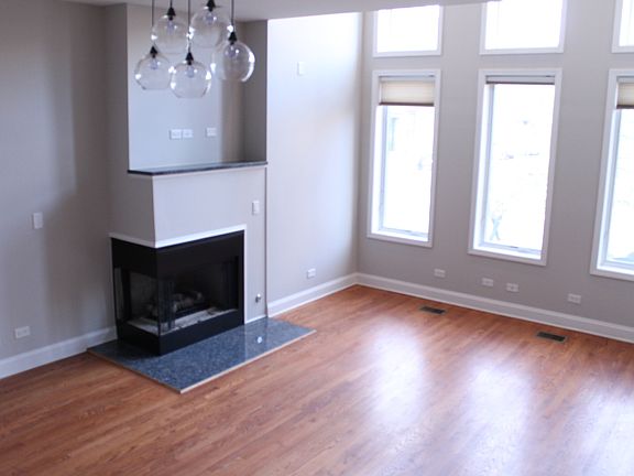 2nd image of 1458 N Artesian Ave #East