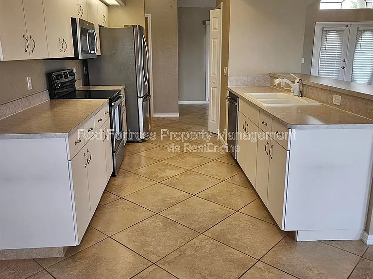 2613 SW 15th Ave — Photo 2