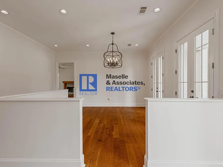 412 Dover Ln — Photo 10