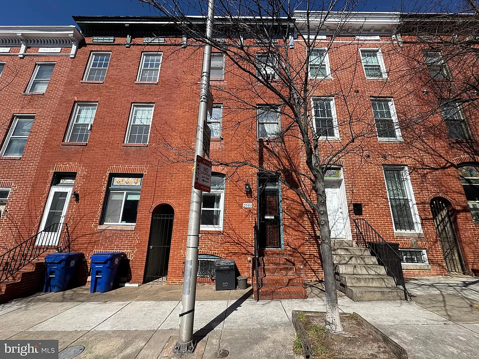 2008 E Lombard St