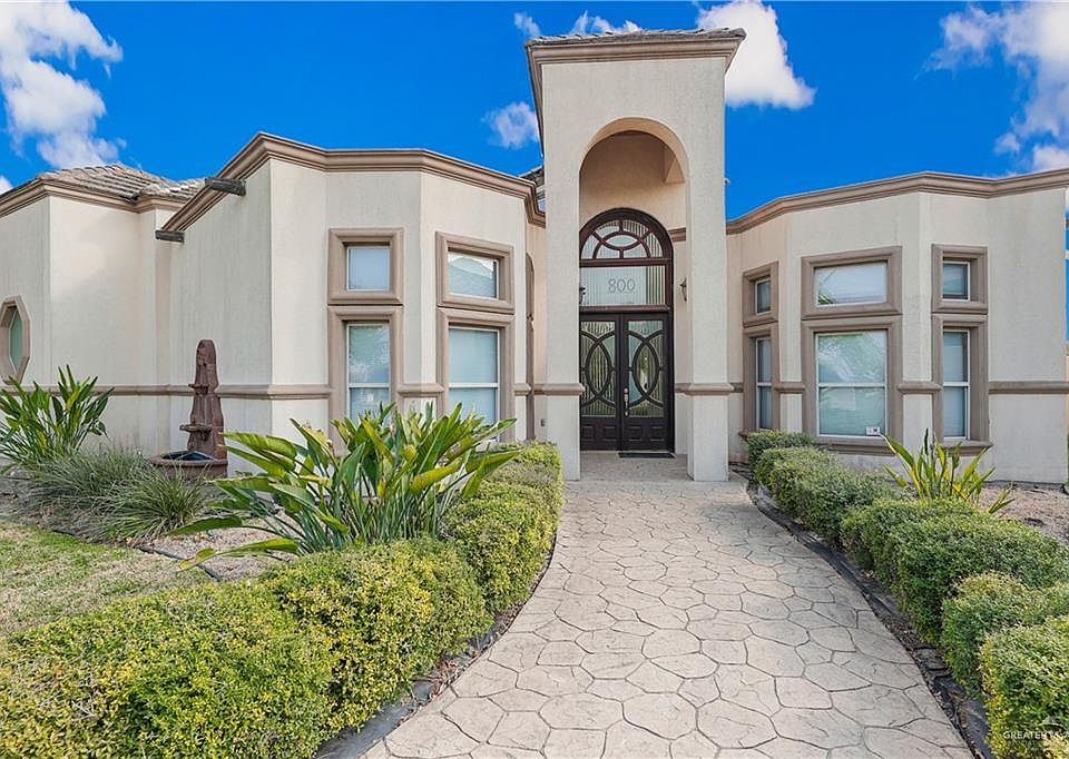 1st image of 800 E Balboa Ave
