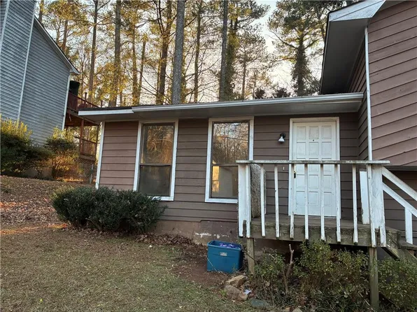 3253 Deshong Dr, Stone Mountain, GA 30087