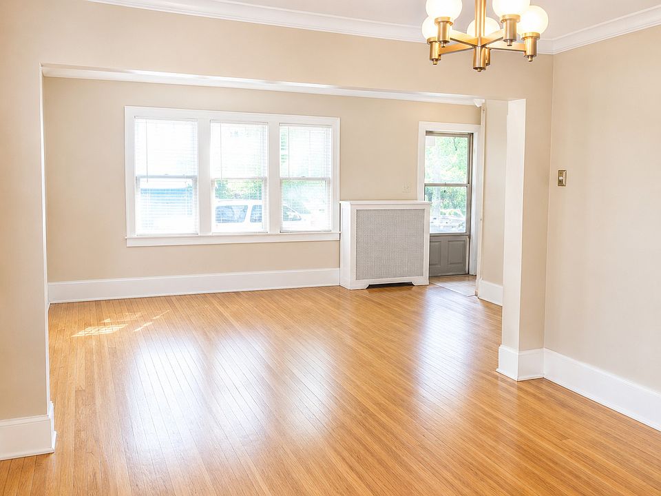 2nd image of 1901 Saint Clair Ave