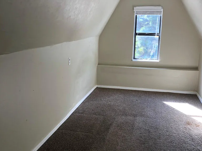 upstairs room - really a cute space