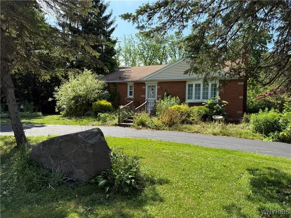 3902 Calkins Rd, Youngstown, NY 14174