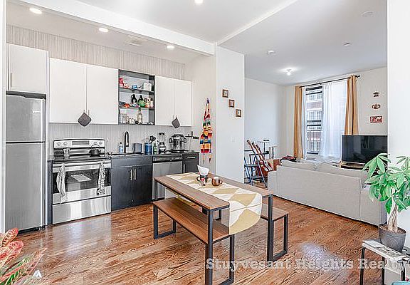 5th image of 335 Woodbine St #4D
