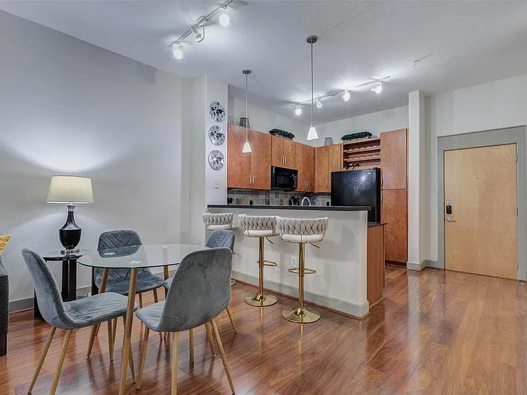 1901 Post Oak Blvd #1106 — Photo 8