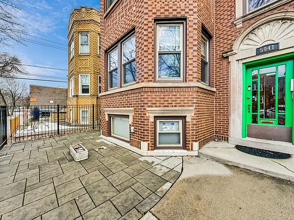 3rd image of 5941 N Maplewood Ave