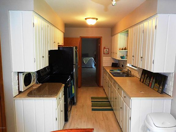 3rd image of 715 Pine Bay Ave