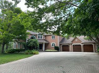 33 Edgecombe Ter, Springwater, ON L9X0S2