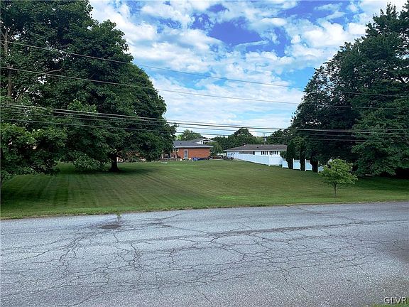 4th image of 289 Eisenhart Blvd