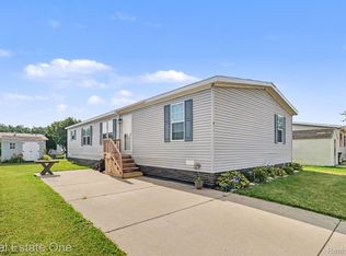 8516 Michael Dr, Newport, MI 48166