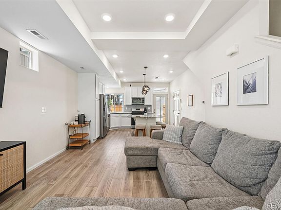 4th image of 10121 Zeno Street