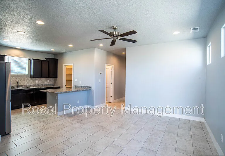 933 Northern Blvd NE — Photo 9