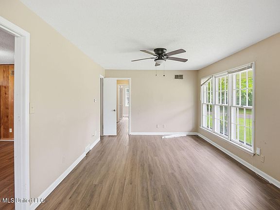 5th image of 8903 Yorktown Dr