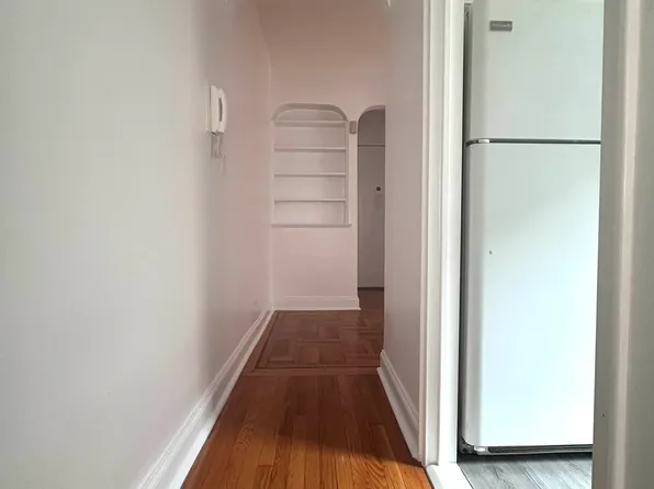 110 Bennett Avenue 6A image 7 of 8
