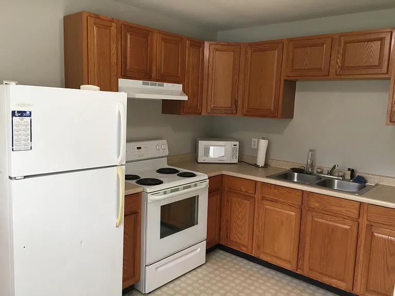 107 Johnson Dr — Photo 2