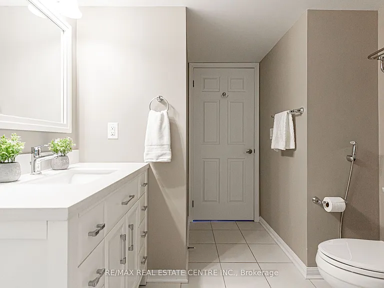 1045 Nadalin Hts #211 — Photo 27