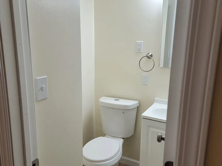 320 J St — Photo 10