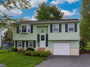100 Hertzog Dr, Leola, PA 17540