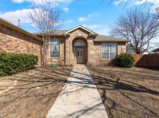 1033 Choke Cherry Ln, Crowley, TX 76036
