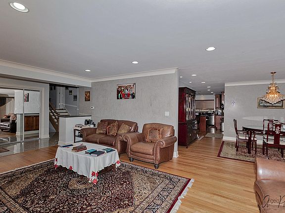 5th image of 4723 Greenwood St