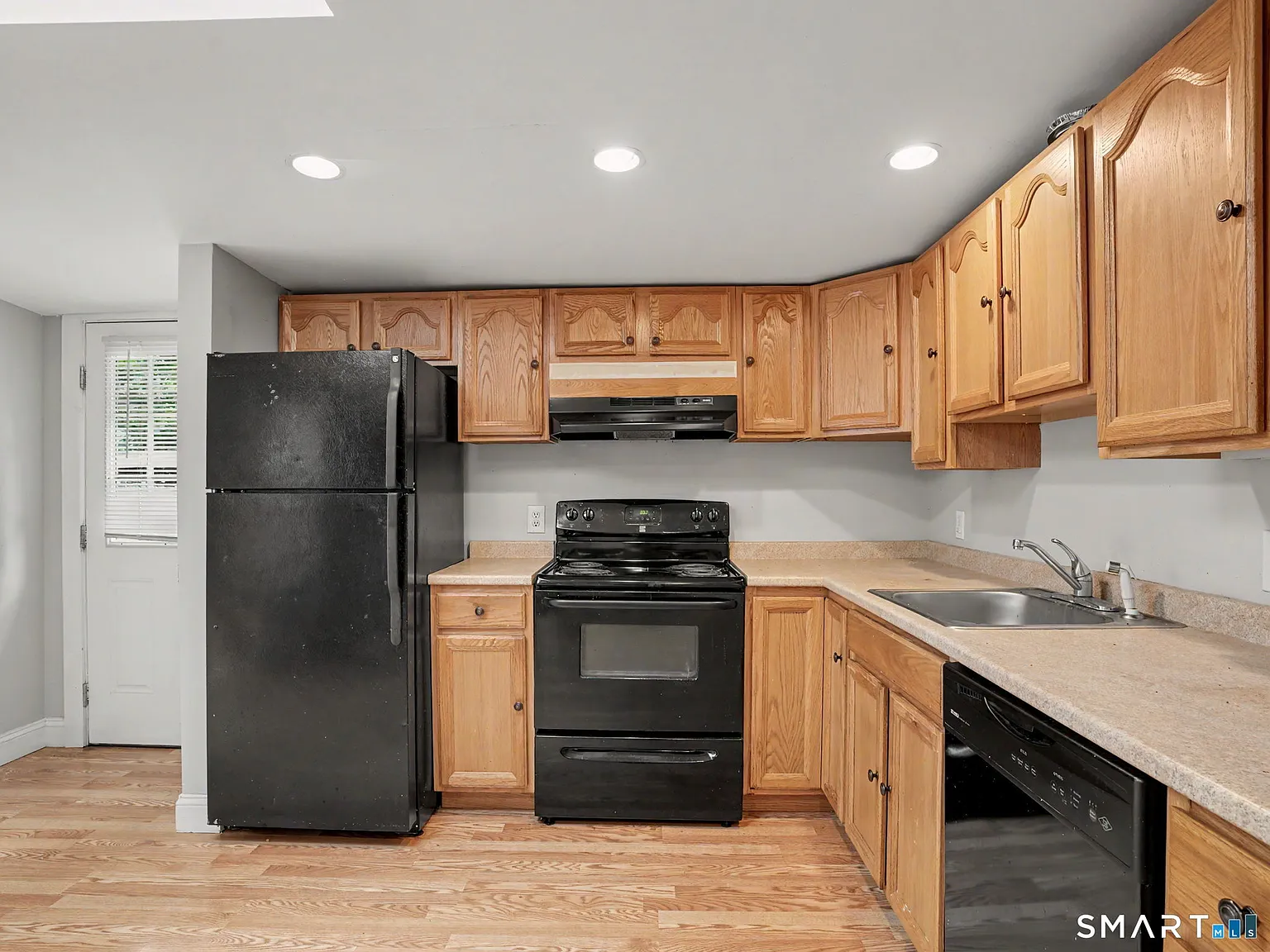 1 bed, 1.0 bath, 600 sqft, $1,925 — Photo 3