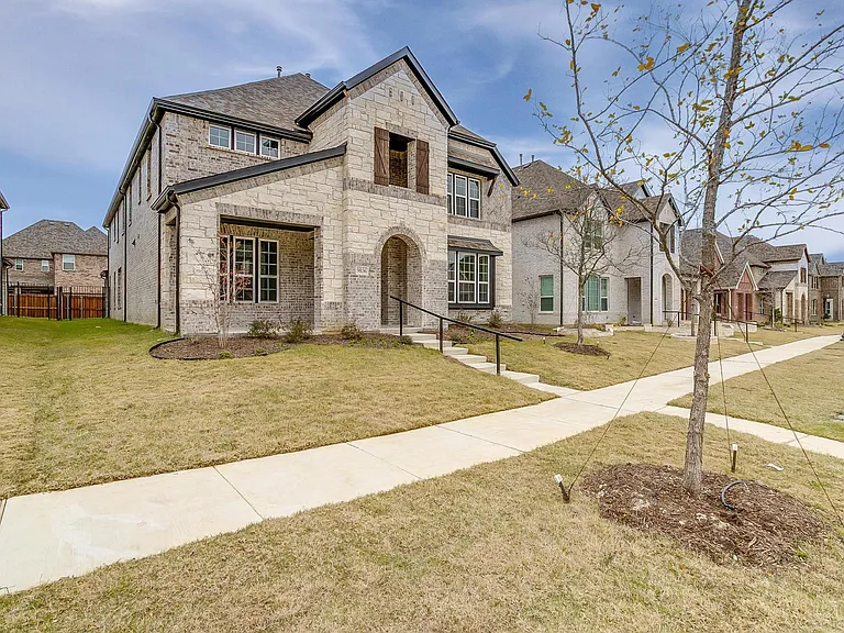 9836 Derbyshire Dr — Photo 97