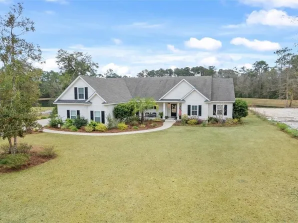 108 Club Dr, Waverly, GA 31565