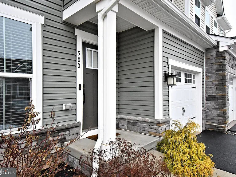 500 Sterling Dr — Photo 3
