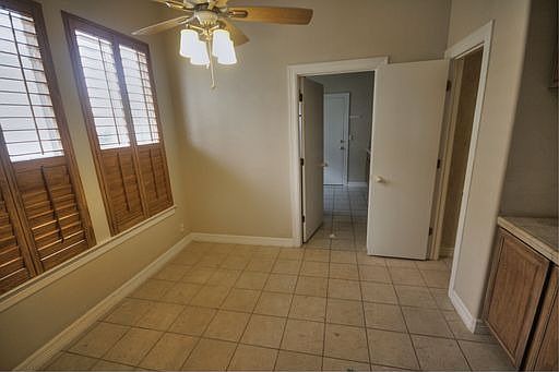 4th image of 411 Golf Crest Ln