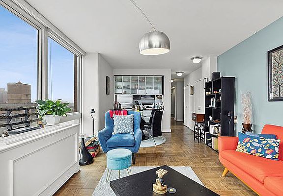 3rd image of 215 E 96th St #37C