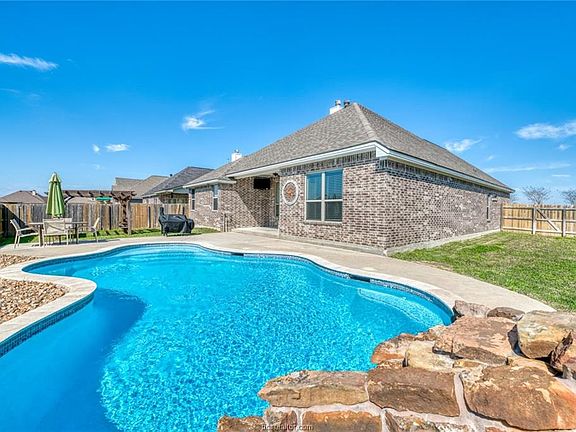 2nd image of 15634 Shady Brook Ln
