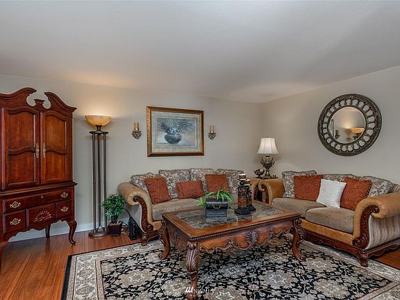 5th image of 1046 Oakmont Ln