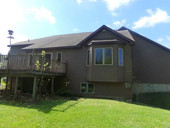 4th image of 8 Applewood Dr