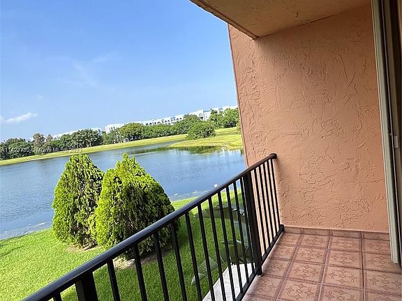 5th image of 9688 Fontainebleau Blvd APT 207