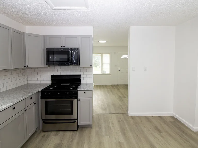 112 Hollywood Blvd — Photo 15
