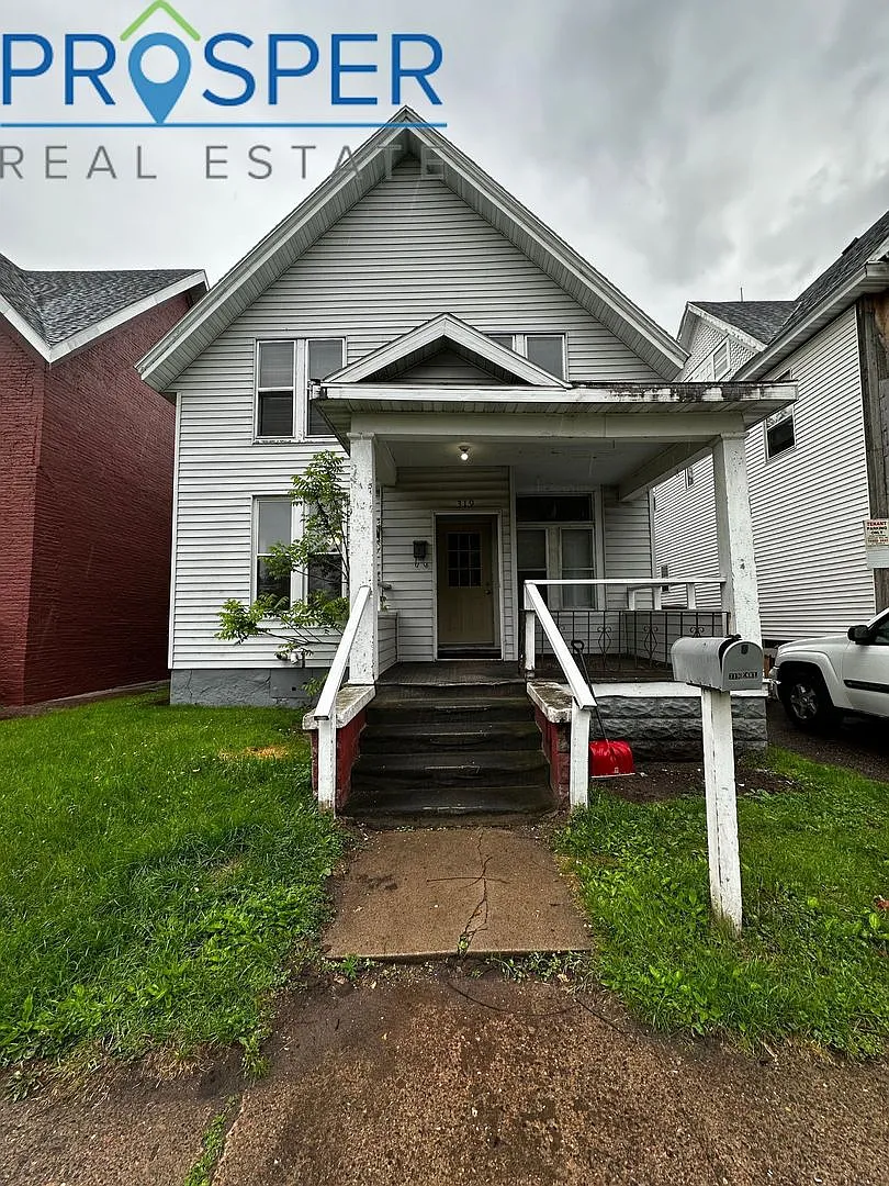 Charming 4 Bedroom House on Earl Street - Available June 2027 — Photo 1